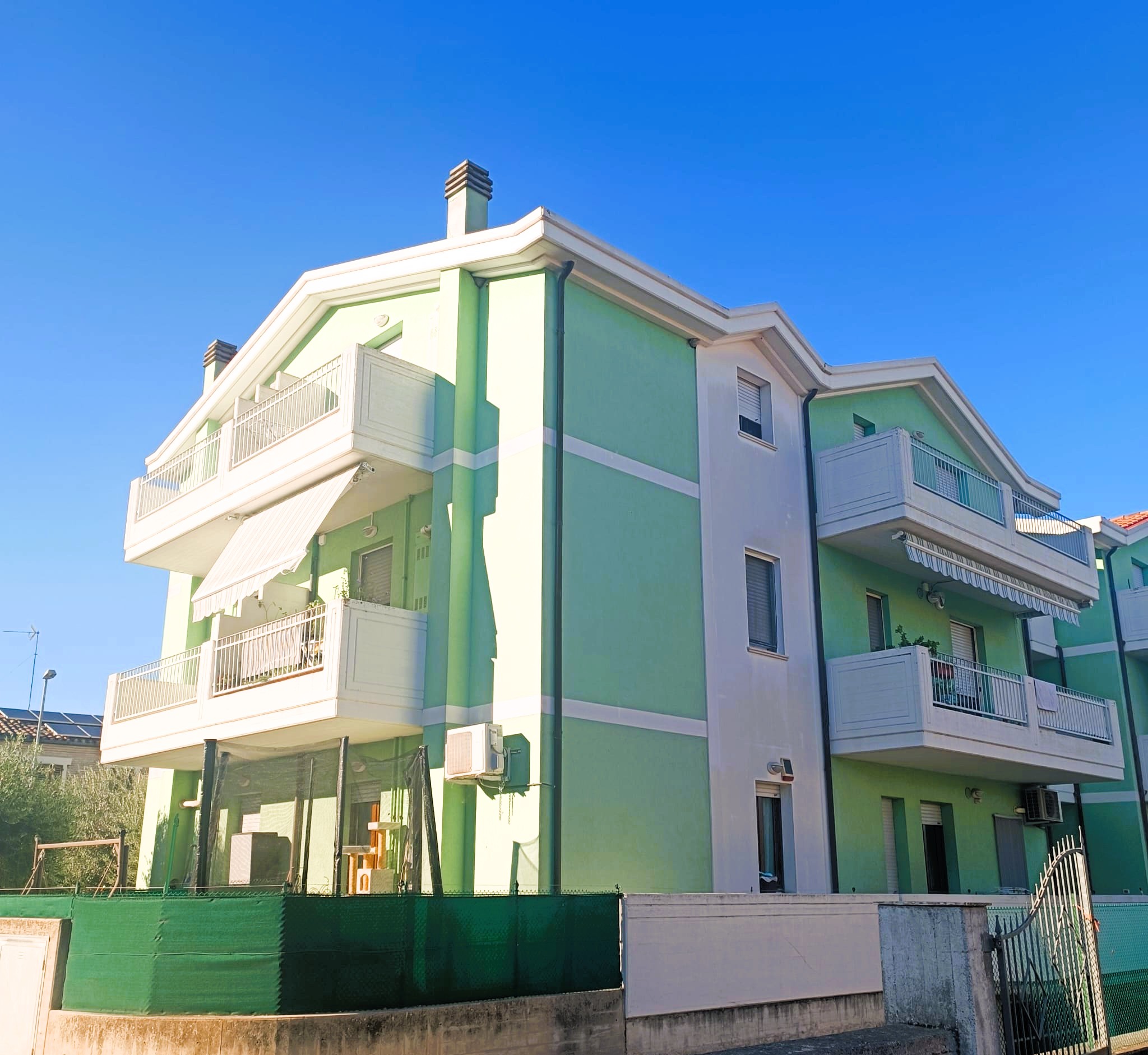 Appartamento a Cartoceto con Ascensore, Doppi Terrazzi, Garage, Posto auto- Rif. A132
