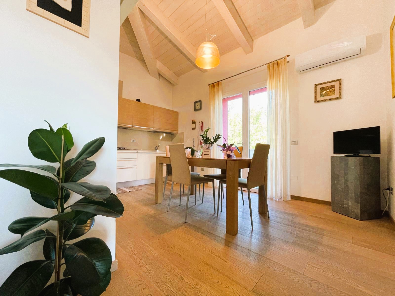 Porzione di Villa Bifamiliare in Vendita a Fermignano: Appartamento di 240 mq Super Accessoriato in Centro - Rif. V432 - immagine 7