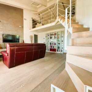 Porzione di Villa Bifamiliare in Vendita a Fermignano: Appartamento di 240 mq Super Accessoriato in Centro - Rif. V432